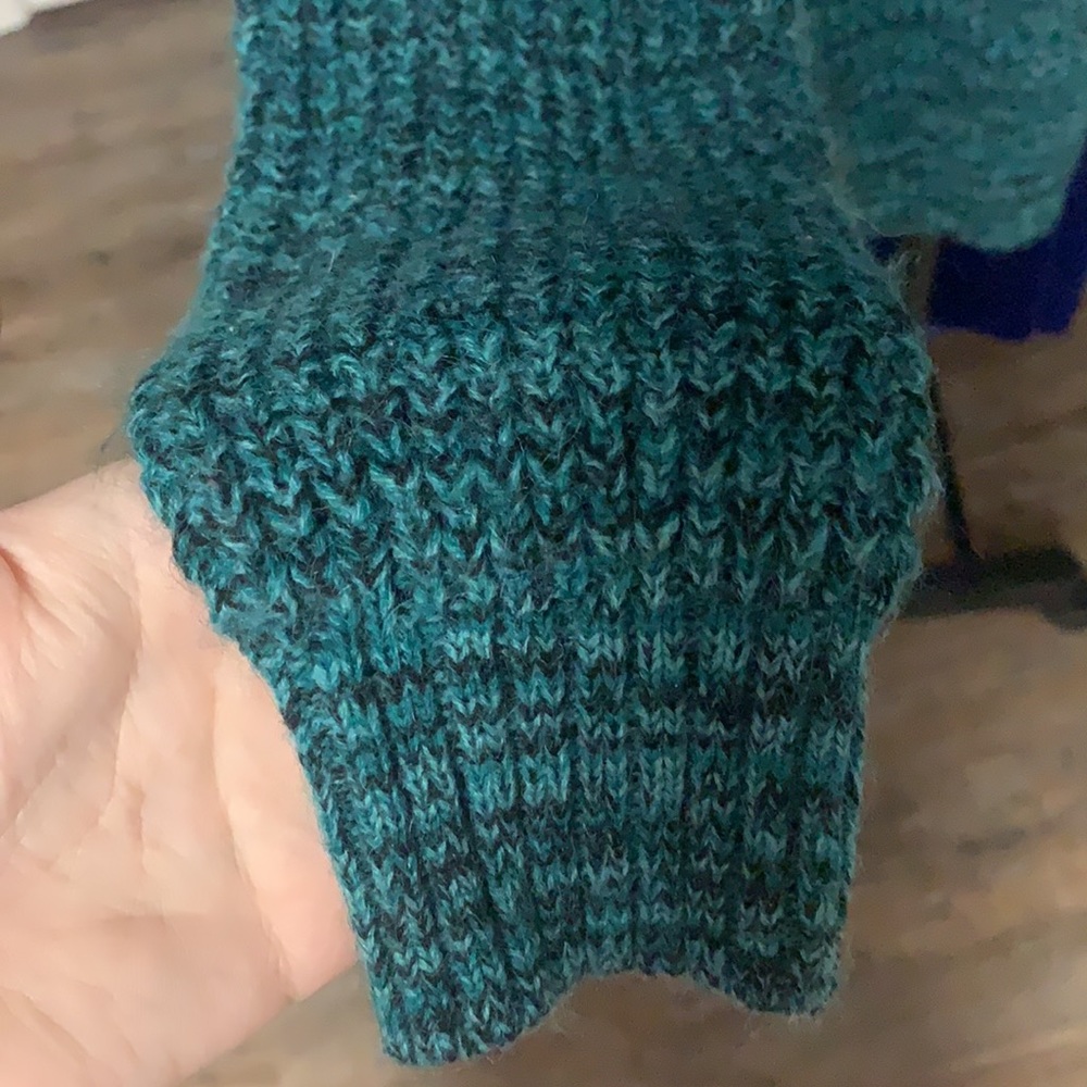Forever 21 Sweater - Picture 4 of 5